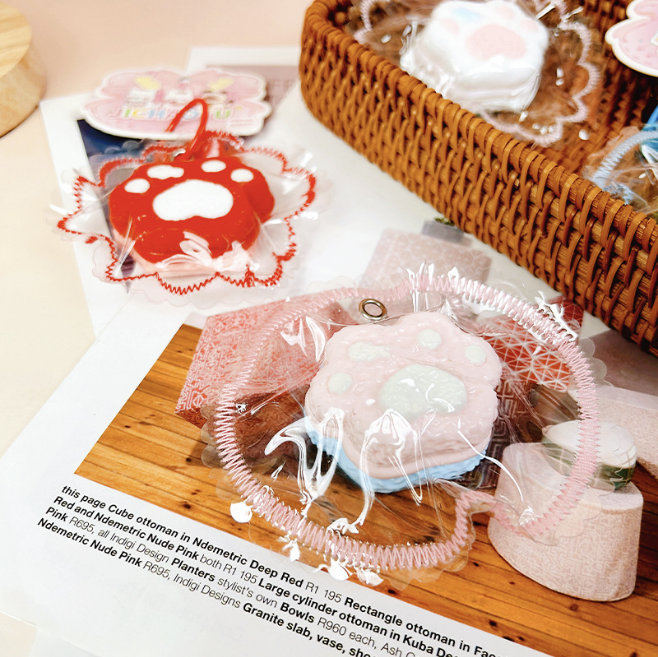 Cat paws squishy product display